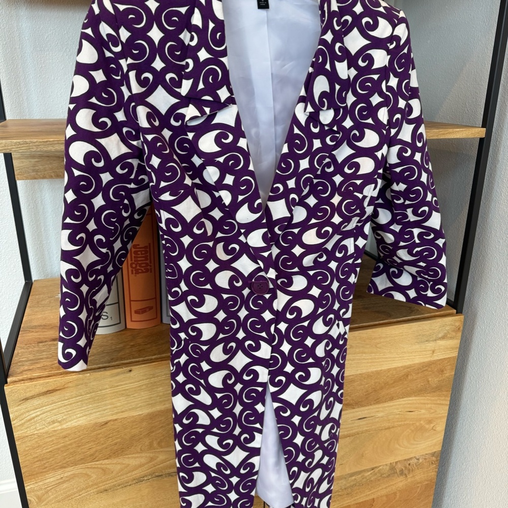 Nearly New Lafayette 148 New York geometric print blazer, size 8